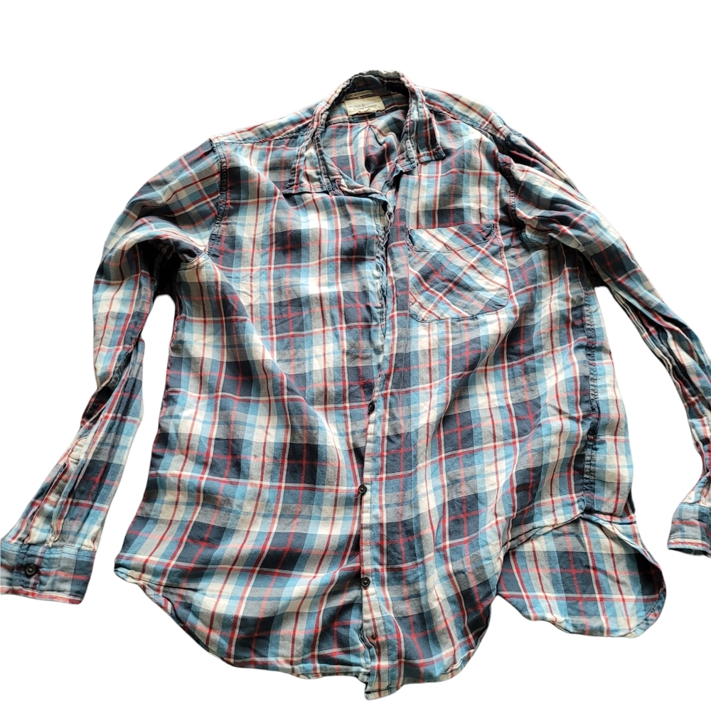 Lightweight boyfriend fit plaid shirt